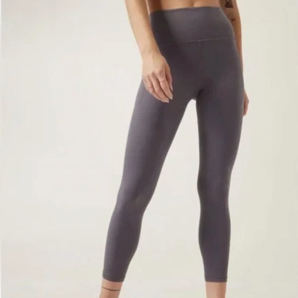 Athleta Salutation Stash Pocket II 7/8 Tight in Dusk Violet - Size S TALL